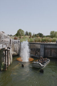 Geyser créé par les équipes de CRYSTAL pour le spectacle Mission Bermudes au Futuroscope, créateurs d’émotions.
