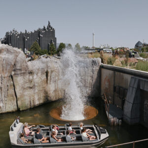 Geyser créé par les équipes de CRYSTAL pour le spectacle Mission Bermudes au Futuroscope, créateurs d’émotions.