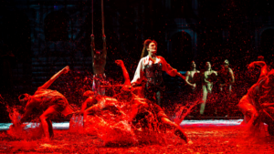 Effets d’eau et miroir d'eau créées par les équipes de CRYSTAL pour House of Dancing Water, créateurs d'événement.