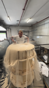 Effet de sable mouvant créé par les équipes de CRYSTAL pour le spectacle L’Épée du Roi Arthur au Puy du Fou, créateurs d'événement.