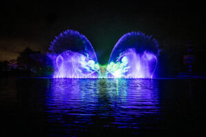 Écran d’eau, jets d'eau et effets de feu conçus par les équipes de CRYSTAL, créateurs d’émotions