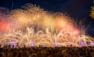 Fontaines créées par les équipes de CRYSTAL pour le festival du lac d'Annecy, créateurs d'événement.
