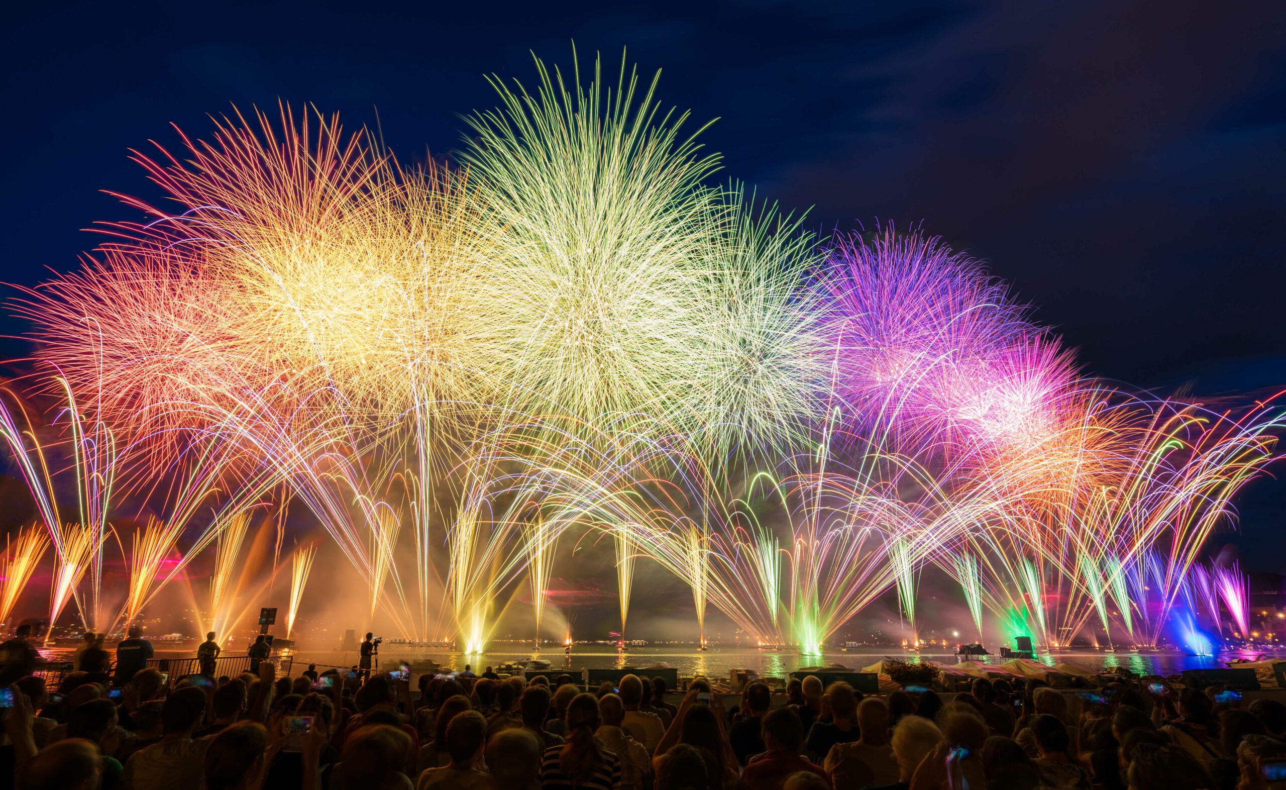 Fontaines créées par les équipes de CRYSTAL pour le festival du lac d'Annecy, créateurs d'événement.
