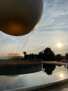 Miroir d'eau créé par les équipes de CRYSTAL les jeux olympiques Pairs 2024, créateurs d'événement.
