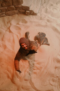 Effet de sable mouvant créé par les équipes de CRYSTAL pour le spectacle L’Épée du Roi Arthur au Puy du Fou, créateurs d'événement.