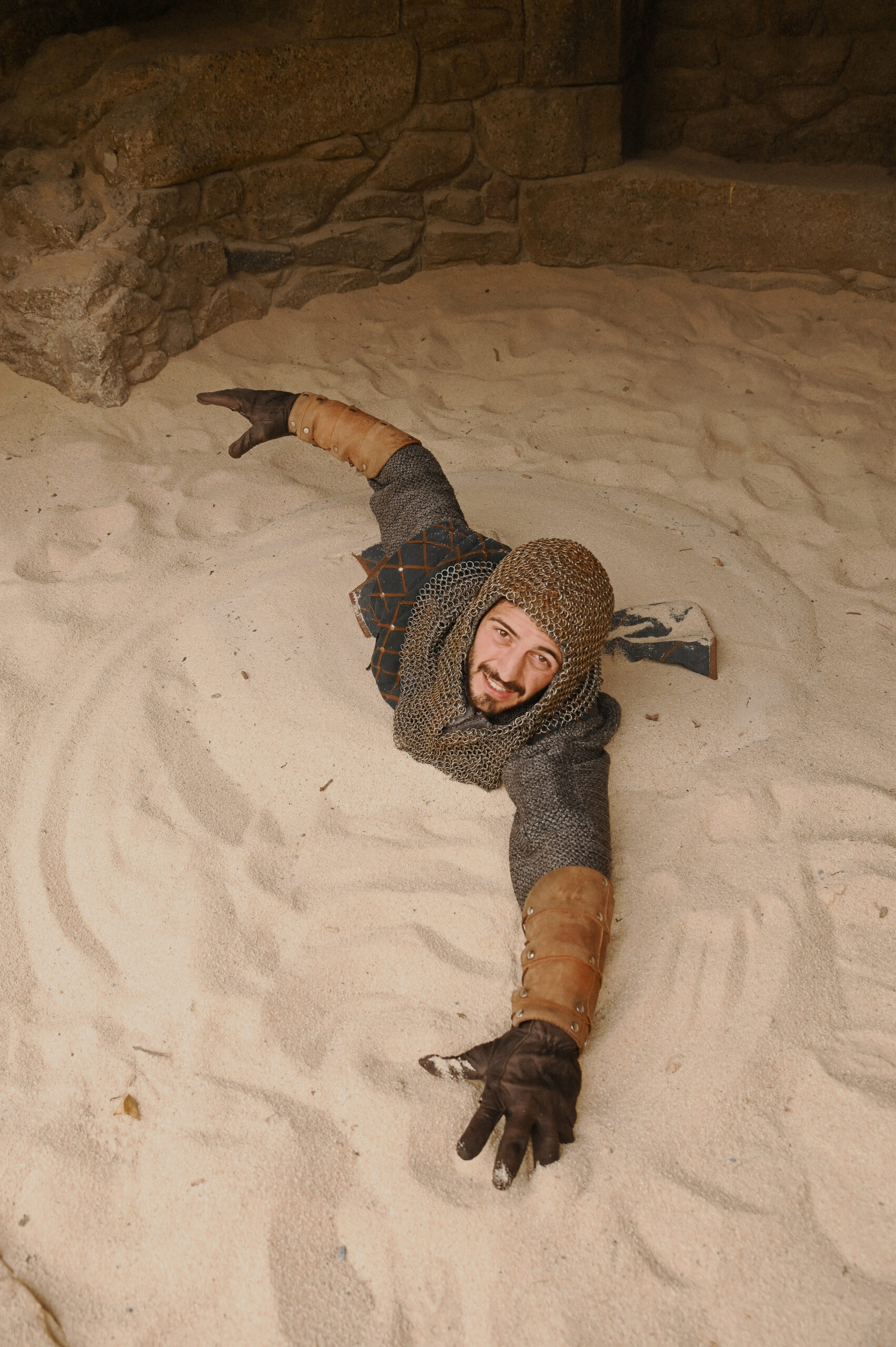 Effet de sable mouvant créé par les équipes de CRYSTAL pour le spectacle L’Épée du Roi Arthur au Puy du Fou, créateurs d'événement.