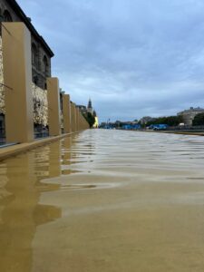 MIROIR D’EAU DORÉ SUR L’ÎLE DE LA CITÉ - Paris 2024 créé par les équipes de CRYSTAL