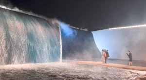 La vague pour le défilé printemps ete de Louis Vuitton fait par CRYSTAL