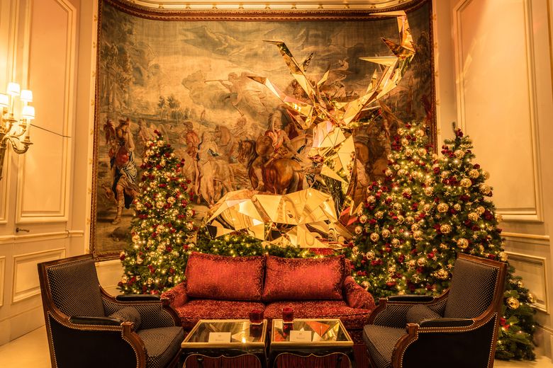 Sapins de Noël : les plus beaux arbres des palaces parisiens